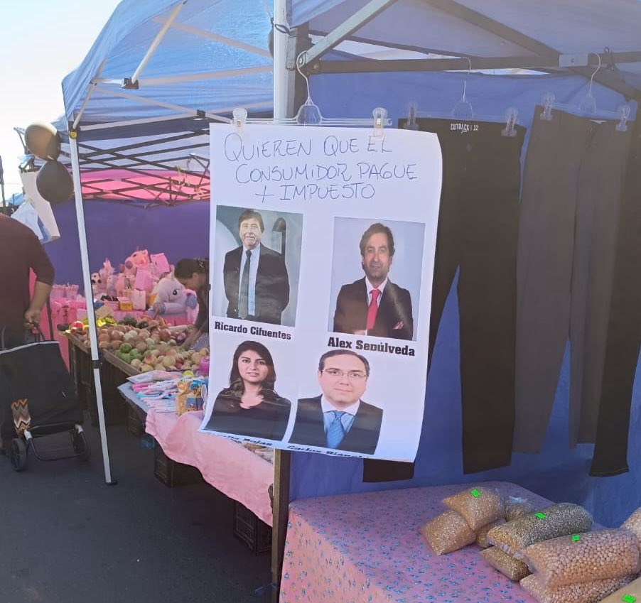 Diputado Ricardo Cifuentes Lillo (@rcifuenteslillo) on Twitter photo Esta es una imagen de la feria del Toqui.
Es una MENTiRA.
Yo no vote ese día en la comisión pues me encontraba con licencia médica.
<a href="/eldia_cl/">Diario El Día</a> Esta es una imagen de la feria del Toqui.
Es una MENTiRA.
Yo no vote ese día en la comisión pues me encontraba con licencia médica.
<a href="/eldia_cl/">Diario El Día</a>