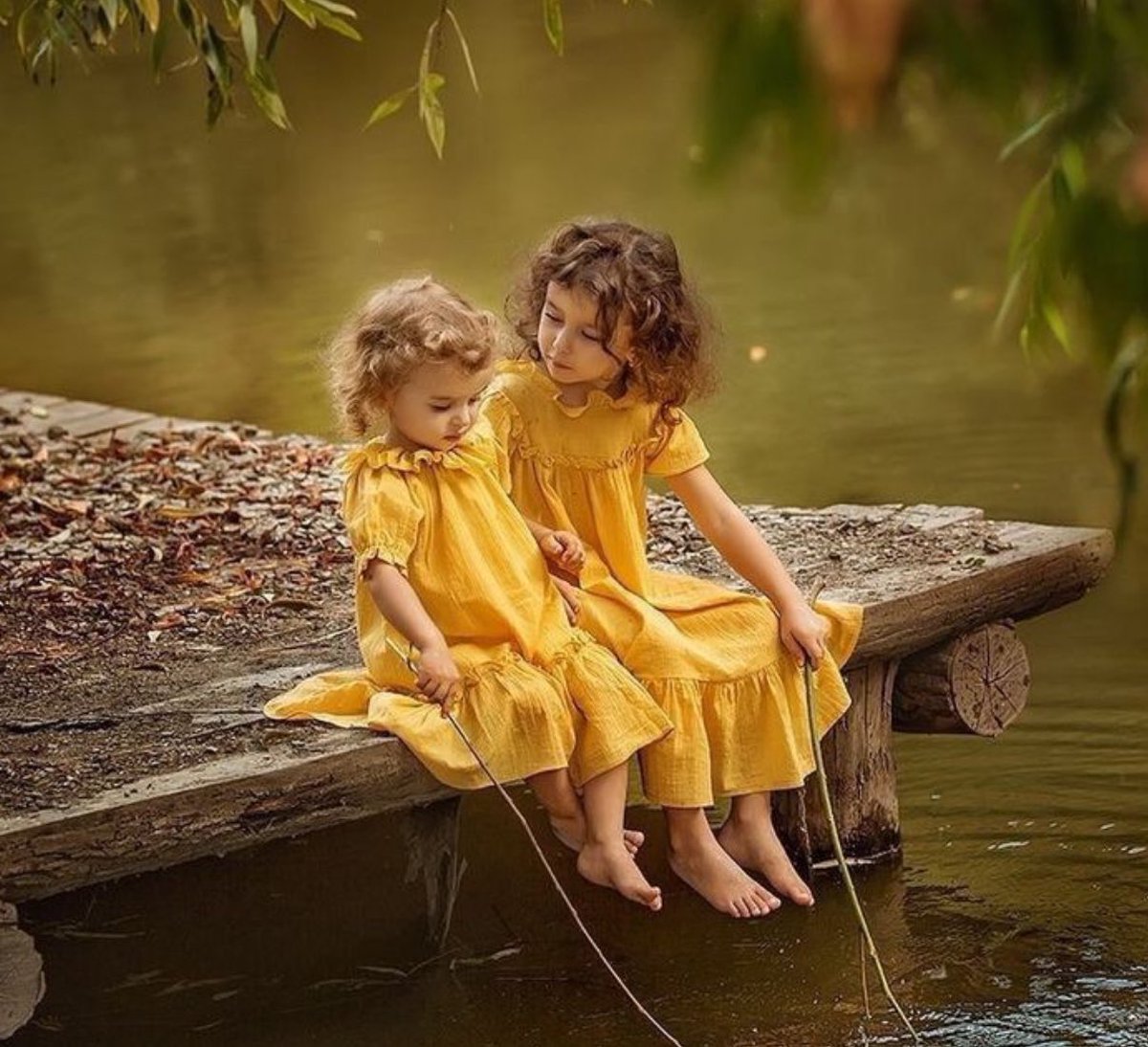 الانسان الصادق سيخبرك بالحقيقة حتى لو كرهته ،
  لأن الحقيقة عنده أهم من نيل رضاك.