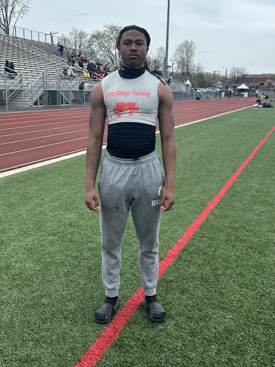 DL/LB Elite Dawgz Training (OH) (@elitedawgz_) on Twitter photo Jacob Broach
Princeton High School
Class Of 2026
6’3 220EDGE
80.3 Wingspan
🏷️:<a href="/JacobBroach07/">Jacob Broach 26’</a>
🎥: hudl.com/v/2RQQ7r
Offers:Kent State, Bowling Green
Elite Dawg🐶🐶🐶
#TrainOrComplain Jacob Broach
Princeton High School
Class Of 2026
6’3 220EDGE
80.3 Wingspan
🏷️:<a href="/JacobBroach07/">Jacob Broach 26’</a>
🎥: hudl.com/v/2RQQ7r
Offers:Kent State, Bowling Green
Elite Dawg🐶🐶🐶
#TrainOrComplain