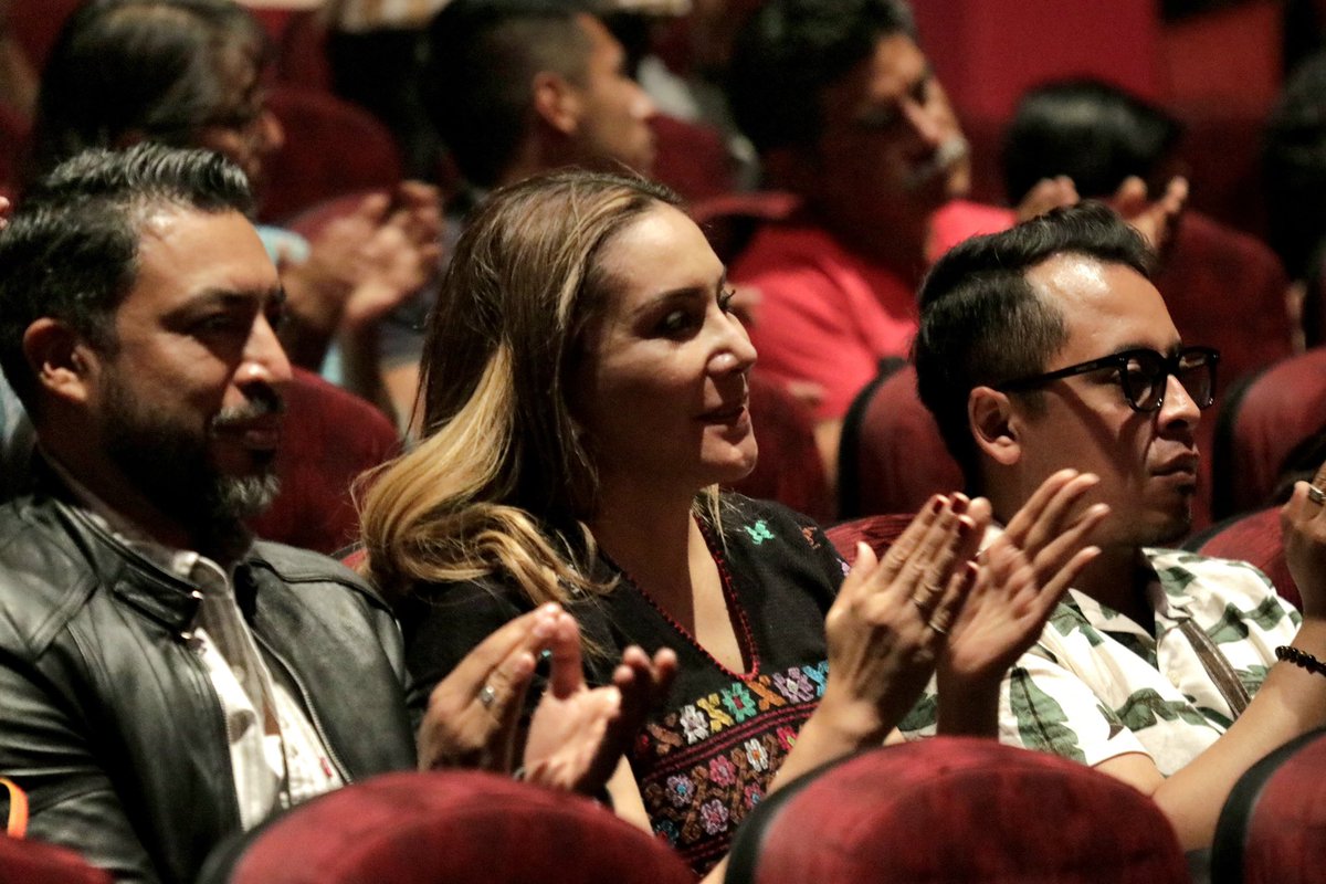 OSEMoficial's tweet photo. Felicitamos al director huésped @jose_arean_dir por este gran #Programa7 de #La152 en el @ccmbcultura, y a nuestro compañero pianista, Wojciech Nycz.
#ElPoderDeServir https://t.co/o98l2Fxilw