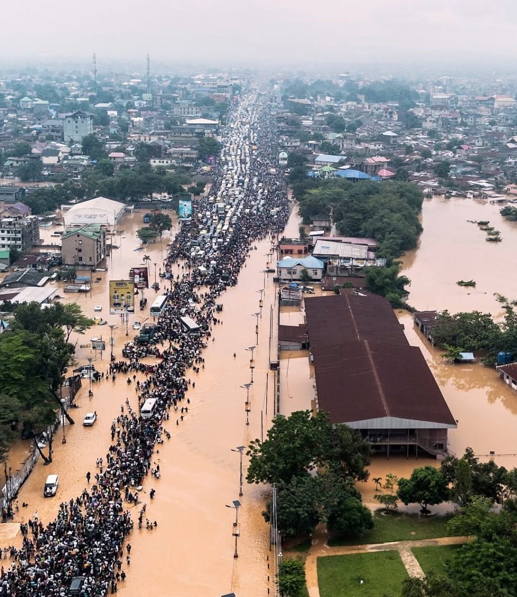 VRAIMENT À L’IMAGE DU PAYS.
C’est toujours le peuple Congolais qui porte l’état sur son dos. Et pas le contraire.