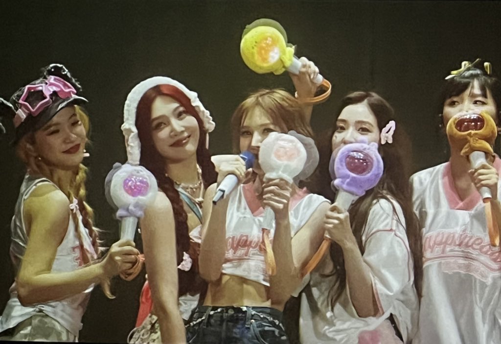 joohyunrene's tweet photo. e sempre será o red velvet pelo reveluv e o reveluv pelo red velvet https://t.co/OAxgzR4Hmg