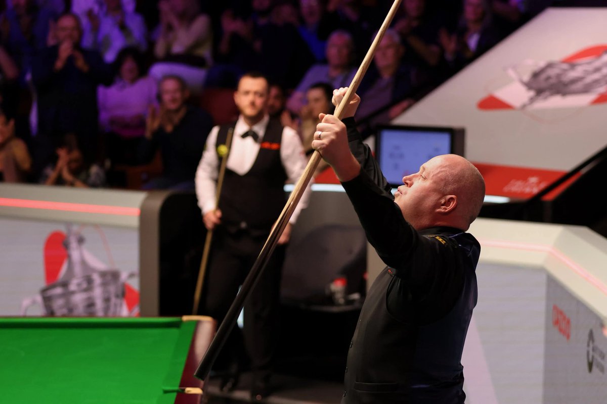 İnanılır gibi değil... 5-1 öne geç, 8-5 geri düş, 10-8 ile şampiyon ol... John Higgins şu son 2 ayda zamanı bizden habersiz geri aldı ve 15 yıl öncesinde yaşıyoruz. 3 adet tek taraflı geçen periyot sonrası sezonun en keyifli finallerinden bir tanesinde John Higgins kupayı alıyor!