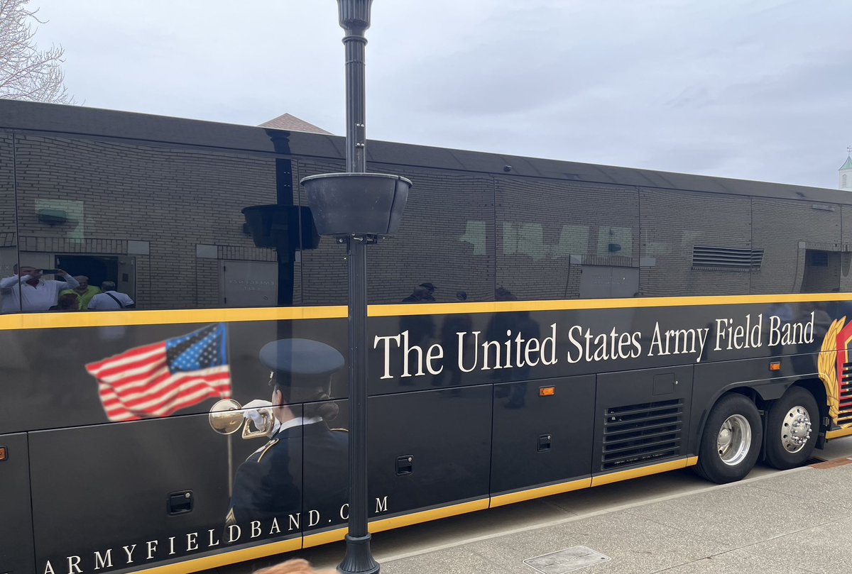 Scott__Ryan's tweet image. A full house today in Newark at the @MidlandTheatre for the @armyfieldband Jazz Ambassadors. Grateful to community leaders for providing an amazing venue and to all who have served.
If interested, their next stop is in @FindlayOh - the 11x reigning #1 Micropolitan in the US.