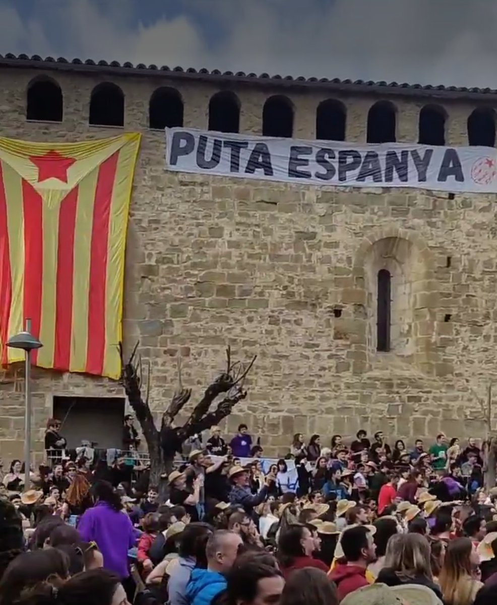 Que bé que s'ho munten la gent de #Montagut al <a href="/combatcorrandes/">Combat de Corrandes de la Garrotxa</a>!!