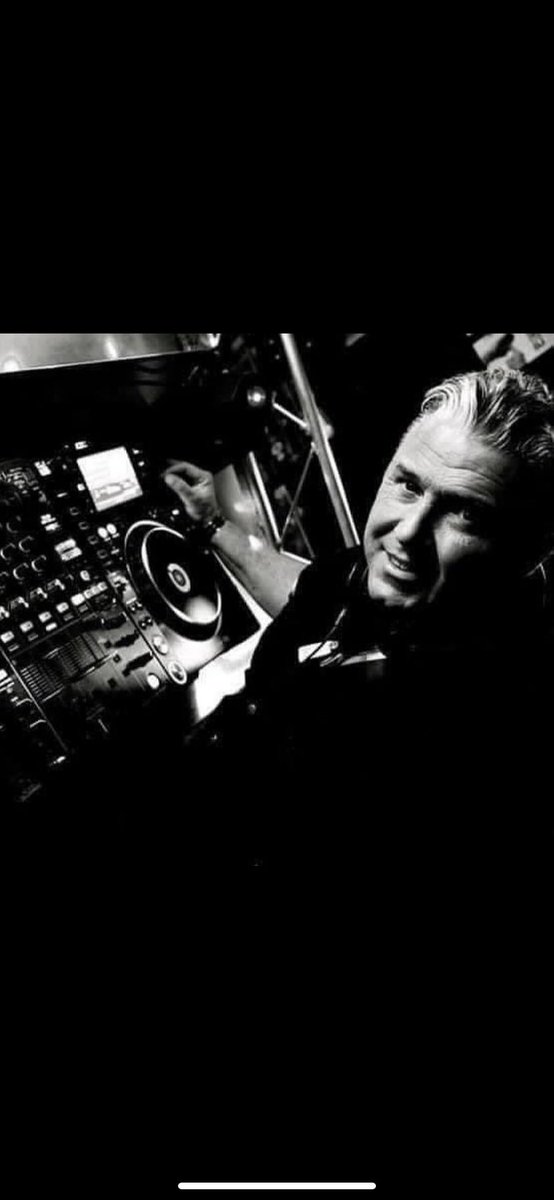 This Friday <a href="/StudioFridays/">Studio_Fridays</a> 11th April 🤩The only way to start your Friday night 🎶🎧🎤🎵@ The Oakleigh , “Studio” , London Road, Leigh ,I’m delighted to be invited back 🎷 😊theoakleigh in #leigh studio_fridays #freeadmission #allnight #essexlife 🔊🎶🎵🎧