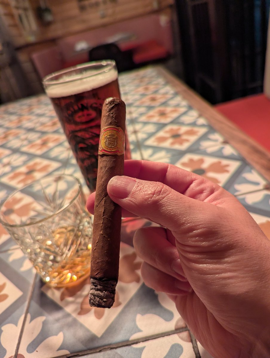 Early turn of the century ERDM Coronas de Luxe. Still creamy. Cheers!