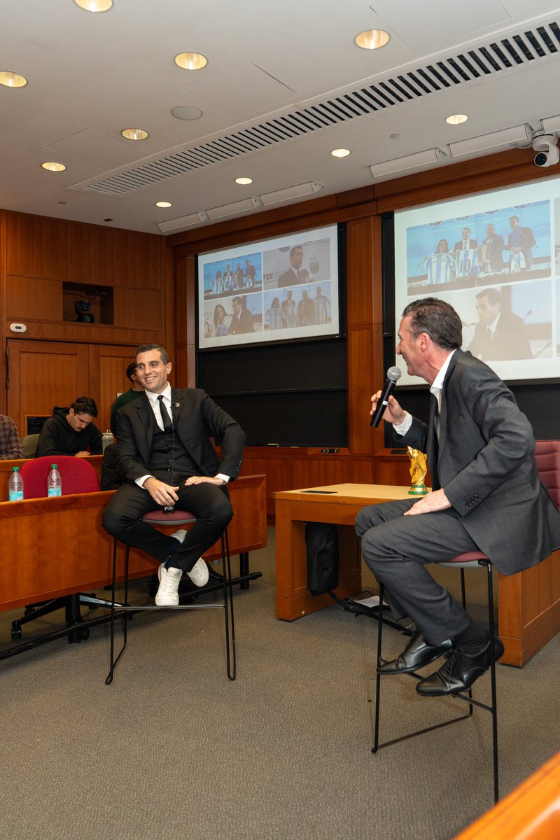 Un enorme placer haber dado una charla en Harvard junto a @petersenleandro y @afaseleccionen para mas de 150 estudiantes, ejecutivos y prensa en <a href="/HarvardHBS/">Harvard Business School</a> 
Mi agradecimiento al gran equipo de AFA y a @Johannfarhat y @Anitaelberse de Harvard por su invitación y hospitalidad 💪🏻🇦🇷