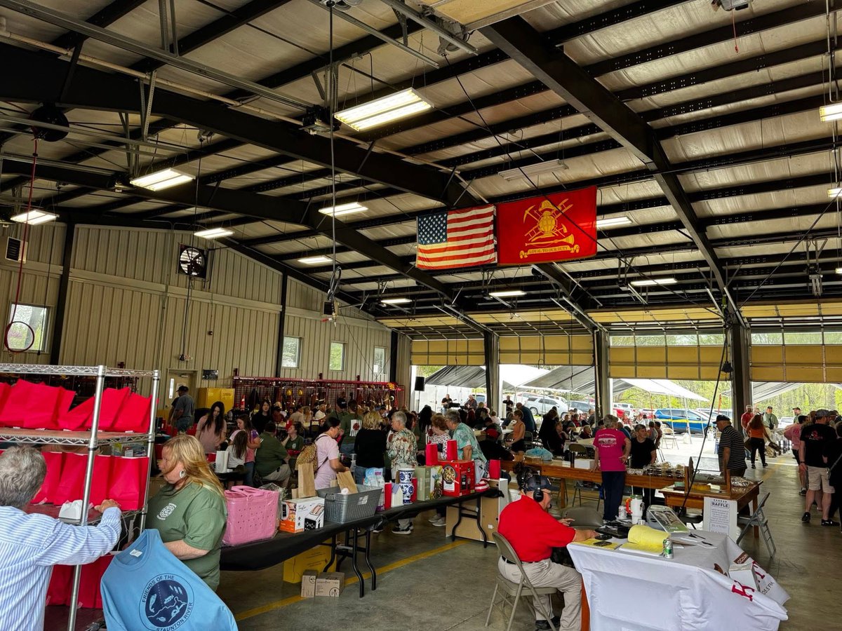 🚒🚨 Yesterday, I enjoyed stopping by the 56th Annual Fundraiser for the Brookneal Volunteer Fire Department Marathon. It was great to be with community members and friends from the Town of Brookneal. Thanks to Councilman Conner Francis for the invite! 🚒🚨