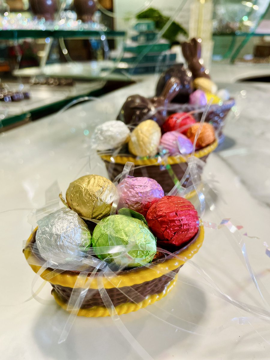 En La Praline, la Pascua es toda una experiencia con atención hasta el mínimo detalle. Los detalles de nuestras cestas, brindan selecciones que son un banquete para la vista y para el gusto también. Una bendición en si mismas.

Los esperamos de lunes a domingo.