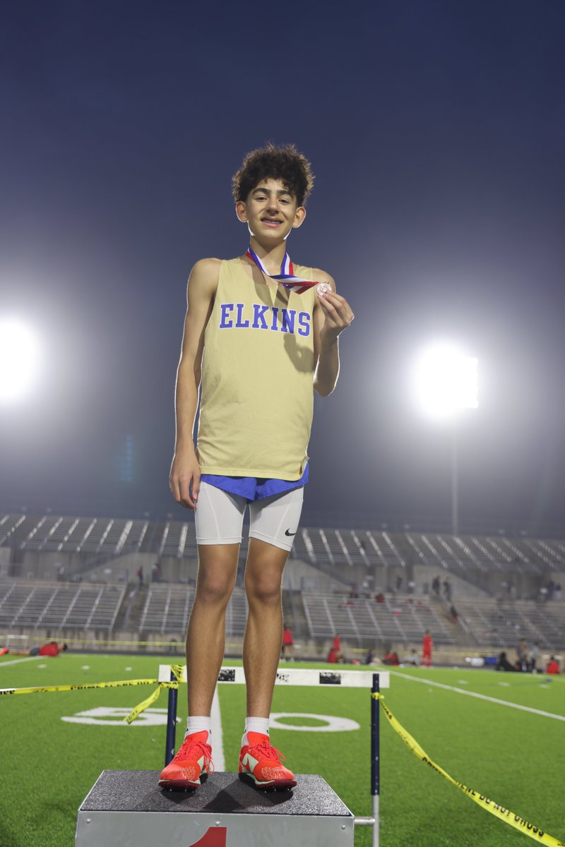 Emree cleaning up in Freshman Middle Distance at Districts.
