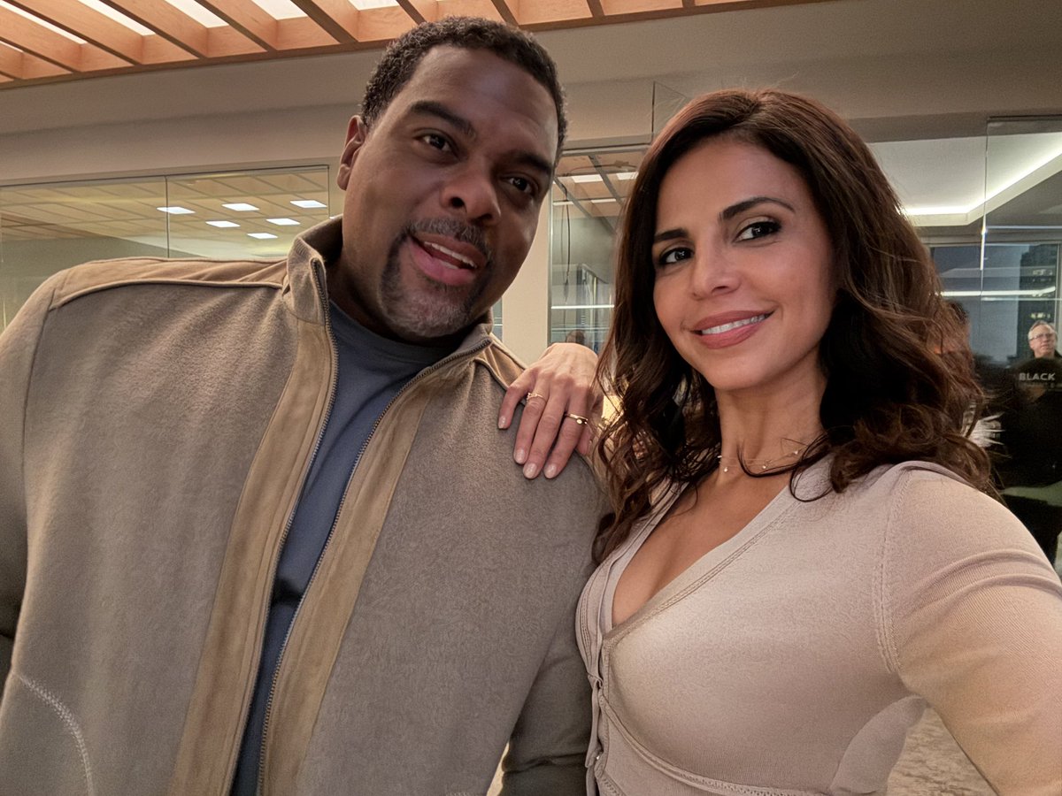 Tonight an all new @NBCSuits 9p/8c on <a href="/nbc/">NBC Entertainment</a> 💘🤍 catch up tomorrow on <a href="/peacock/">Peacock</a> #SuitsLA