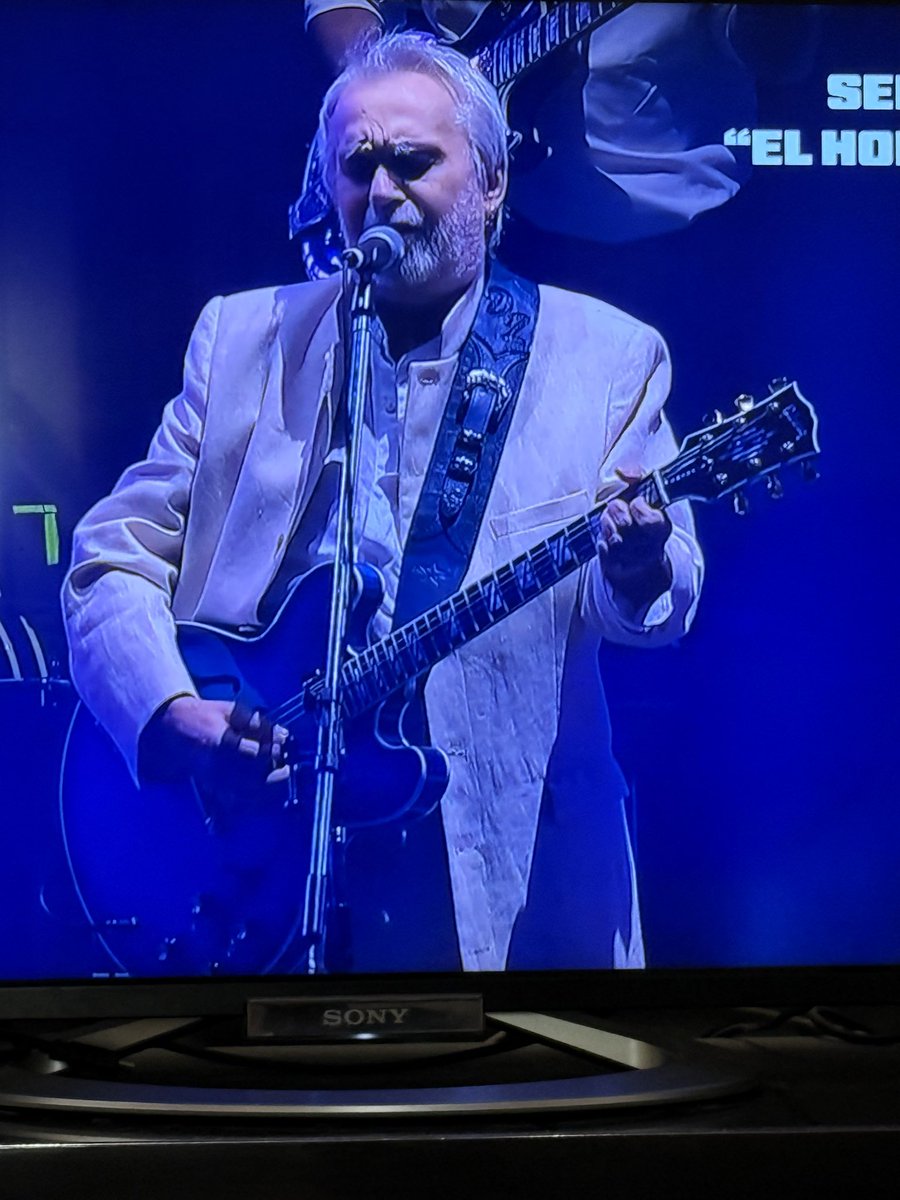 Serú Girán “El homenaje” 🥹
Se te extraña Charly
Esa mustia sensación…