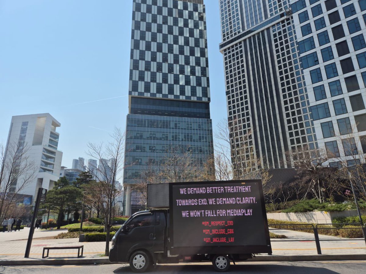X-EXOL PARALLEL (@xexolparallel) on Twitter photo Another truck is sent today by Brazilian EXO-Ls and <a href="/ExoBoteco/">1Ξ(𝒳 )O BOTECO 🇧🇷</a>.
The truck is located near the banners of <a href="/EXOBreakingNews/">EXOBreakingNews</a>
You can’t silence us. You can’t erase CBXL from EXO.
WE ARE ONE WITH EXO!
#EXO_is_NINE #CBXL_is_EXO
#CBXL와함께하는엑소 Another truck is sent today by Brazilian EXO-Ls and <a href="/ExoBoteco/">1Ξ(𝒳 )O BOTECO 🇧🇷</a>.
The truck is located near the banners of <a href="/EXOBreakingNews/">EXOBreakingNews</a>
You can’t silence us. You can’t erase CBXL from EXO.
WE ARE ONE WITH EXO!
#EXO_is_NINE #CBXL_is_EXO
#CBXL와함께하는엑소
