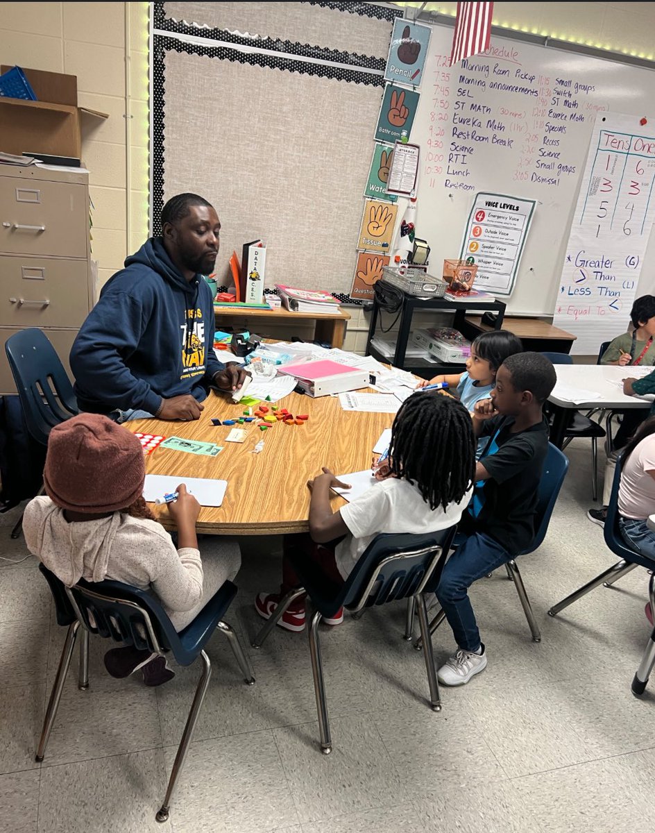 _JanetTaylor's tweet image. So proud of one of our rookie teachers, Mr Jones! He was eager to move to the next step in RTI and pull his small groups!!! #waytogrow 🎉🎉🎉