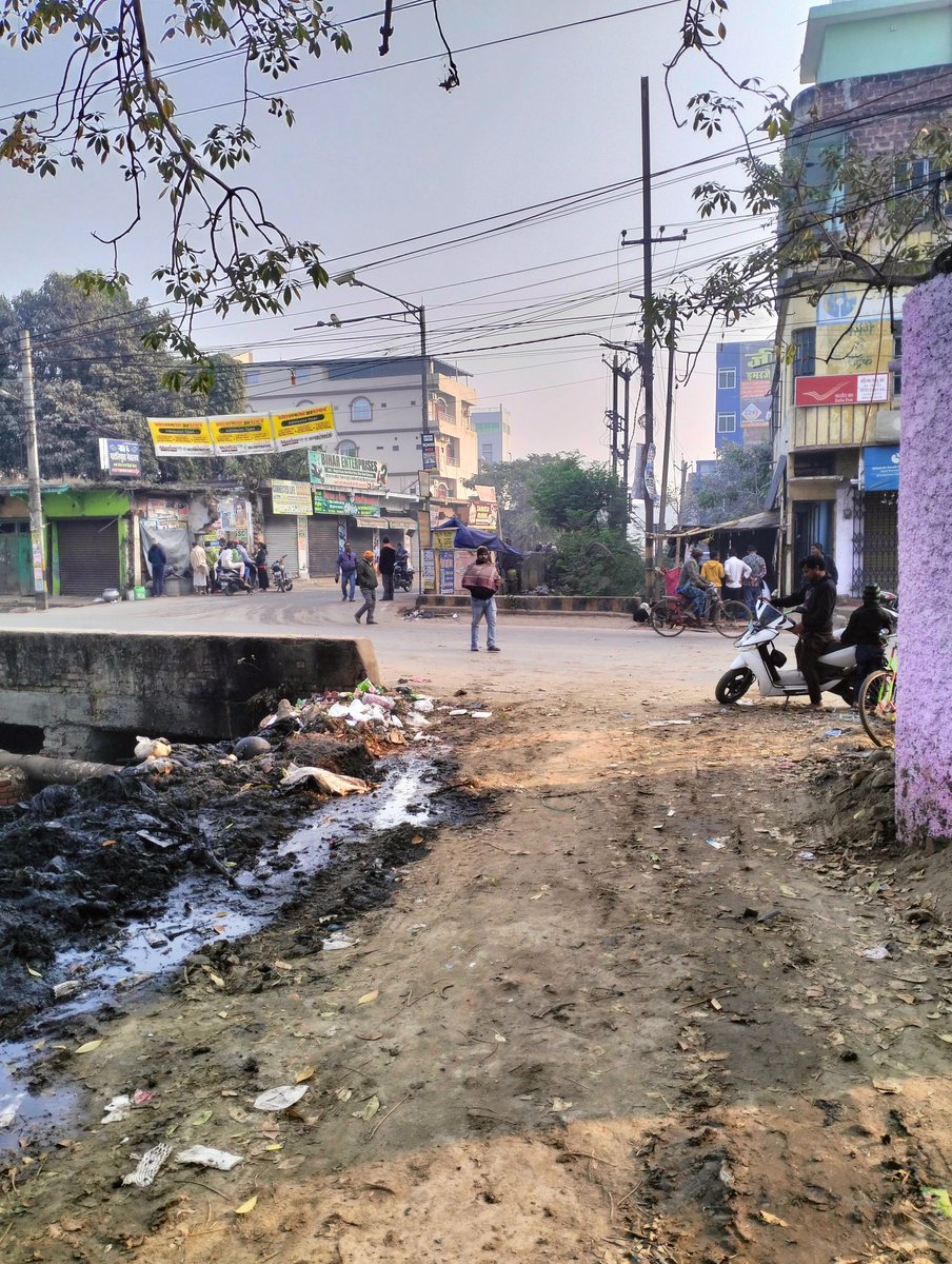 iashishgoyal16's tweet image. See the Nala road which made in his supervision in Etwari Bazar from last 3 years with Smart City Fund. Nalanda DM so rahe h