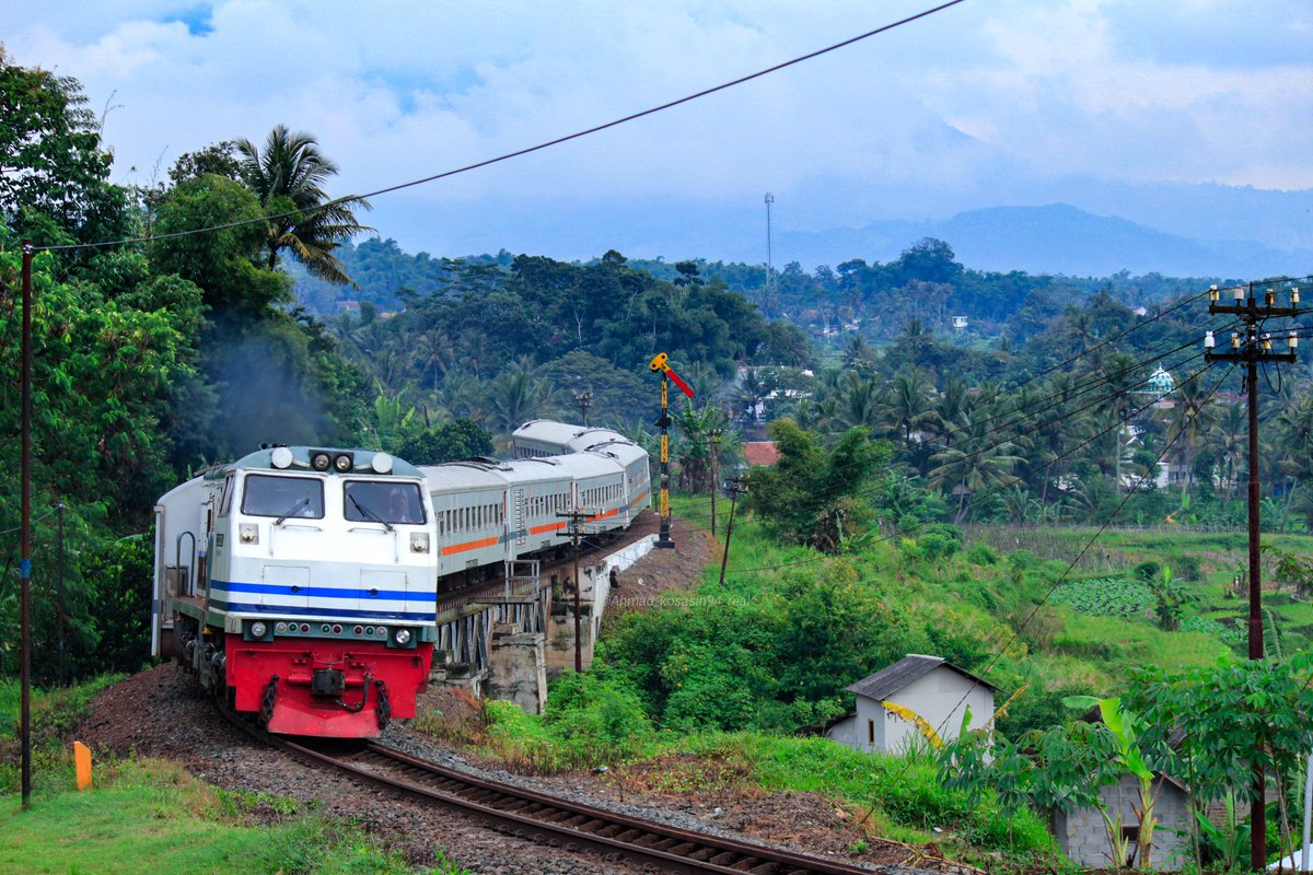 Cicadas bridge 

<a href="/KAI121/">Kereta Api Indonesia</a> <a href="/keretaapikita/">Kereta Api Kita</a> <a href="/argothrottle/">Argo Throttle</a> <a href="/jurnalrailfans/">Jurnal Railfans Media</a> <a href="/semboyan35com/">semboyan35™ Indonesian Railfan</a> <a href="/instrail_id/">Instrail</a> <a href="/garut_railfans/">Garut Railfans</a> <a href="/asmaraism/">Asmara</a> <a href="/mas_didiek/">Didiek Hartantyo</a> <a href="/kabarpenumpang/">KabarPenumpang</a>