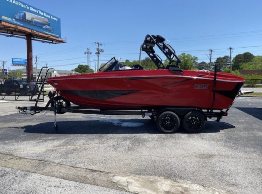 dr_phil_truckn's tweet image. She&apos;s unwrapped, cleaned up, and ready to hit the water for some #lakelife time!

#WorkLifeBalance #laketherapy 
#LFG  #whoswithme