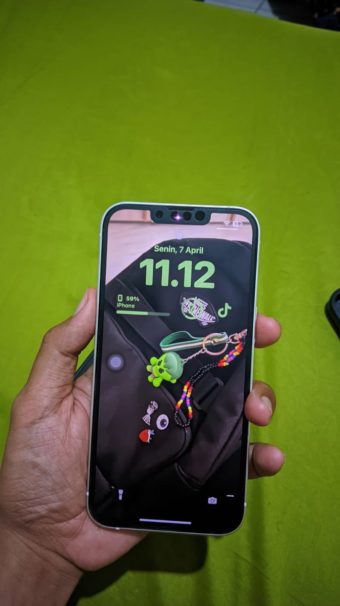 nojaemlee's tweet photo. wts// want to sell jual iPhone 13 
price 5,5 
imei ke blok 
dom Tangerang (cod di tangkab yaa pasar kemis) 

detail dm 

tag. jual ip iPhone 13 128gb murah bisa cod https://t.co/FycHRfZN7e
