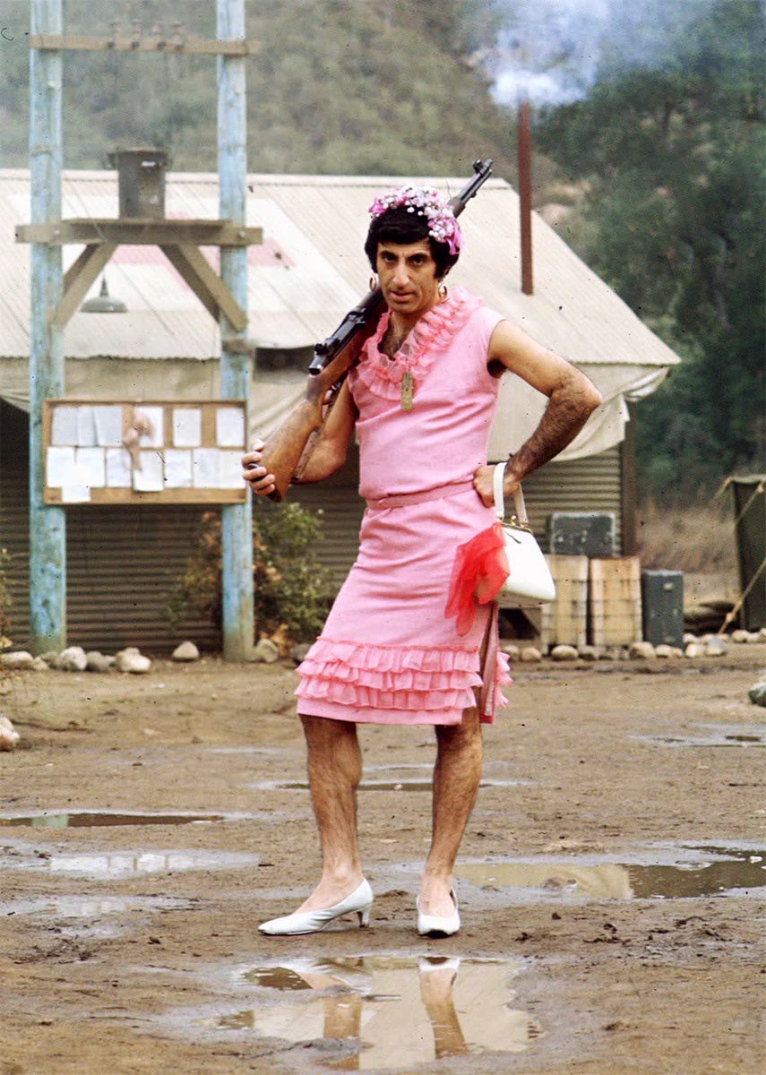 flothilde's tweet photo. @ClassicMASH #MaxKlinger 😂 https://t.co/zjJaUJir7v