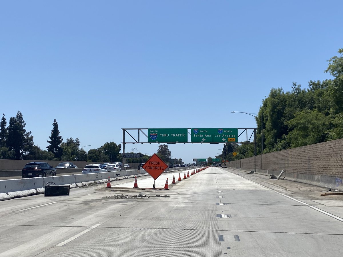 Caltrans District 7 (@caltransdist7) on Twitter photo 🚧Traffic Alert🚧
Southbound I-605 is reduced to two lanes from Telegraph Rd to I-5 until 11PM tonight (Sunday 4/6) for paving operation. Then ALL southbound lanes will be closed until 5AM Monday 4/7 for breakdown. Photos: Various stages of creating new lanes. #605EWC10 🚧Traffic Alert🚧
Southbound I-605 is reduced to two lanes from Telegraph Rd to I-5 until 11PM tonight (Sunday 4/6) for paving operation. Then ALL southbound lanes will be closed until 5AM Monday 4/7 for breakdown. Photos: Various stages of creating new lanes. #605EWC10