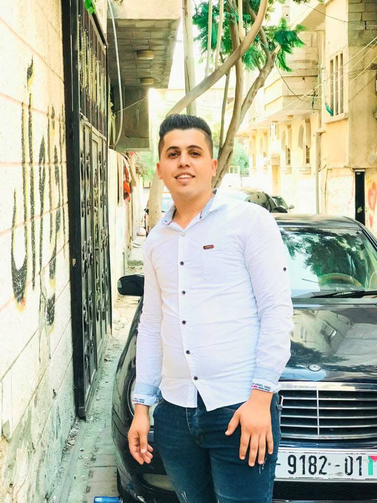 صورة الشهيد : يوسف الخزندار الذي شوهد وهو يحترق في خيمة الصحفيين..