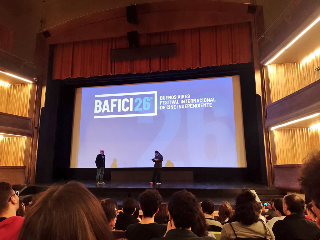 Gratitud eterna con Lucía Seles y las emociones que provocan sus presentaciones y sus videos. Al igual que en la pentalogía del tenis, los personajes y situaciones de The bewilderment of Chile (2025) transmiten algo único entre ternura, humor, tristeza, juego y sabiduría
#BAFICI