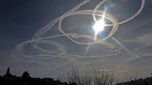 DiedSuddenly_'s tweet image. NEW: Robert F. Kennedy Jr.’s HHS is reportedly putting together a team to probe atmospheric geoengineering operations, including chemtrails, cloud seeding, and stratospheric aerosol injections.