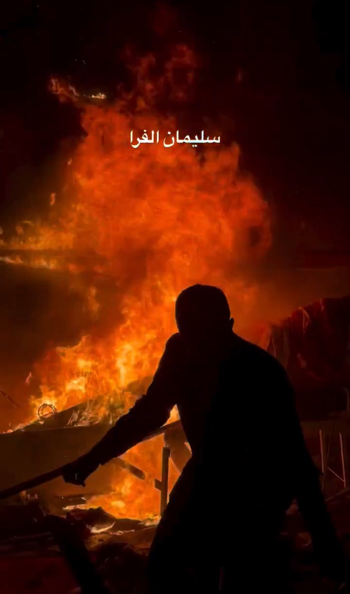 BREAKING : 

Israel is now dropping bombs on TENTS filled with civilians in Gaza, burning Palestinian journalists alive in the middle of the night.

This is pure evil.