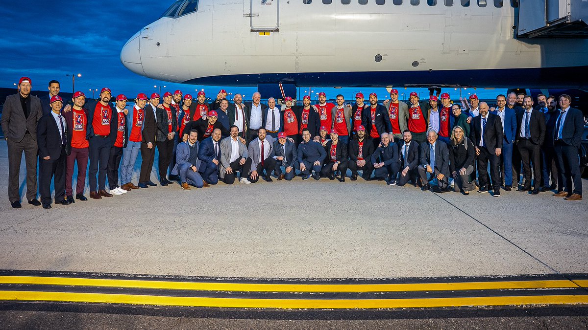 Back home in the District with the NHL's all-time leading goal scorer 

#Gr8ness