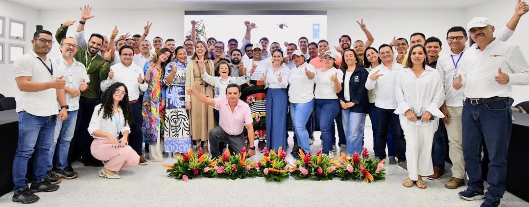 JimenaPuyana's tweet image. En zona rural de Ayapel nos reunimos con los liderazgos comunitarios e institucionales de la red de restauración de La Mojana conformada por + de 80 organizaciones que despliegan capacidades en 330 comunidades.Afianzamos nuestra alianza, pensamos en el
futuro y compartimos ideas