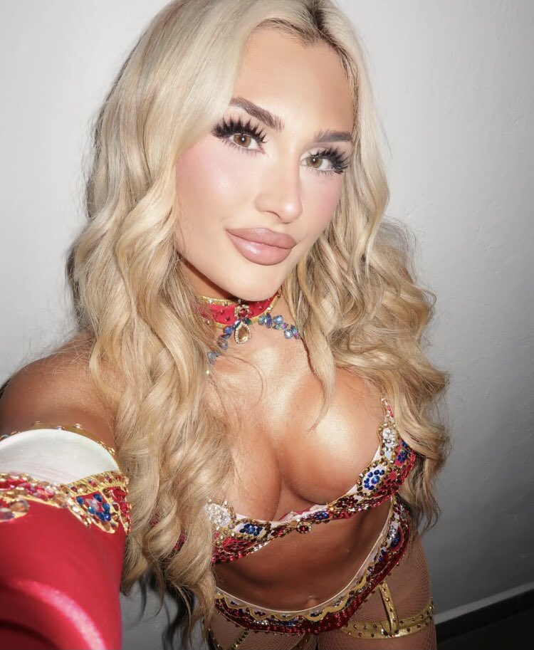 Katie Love (parody) (@foxyangelrp) on Twitter photo 