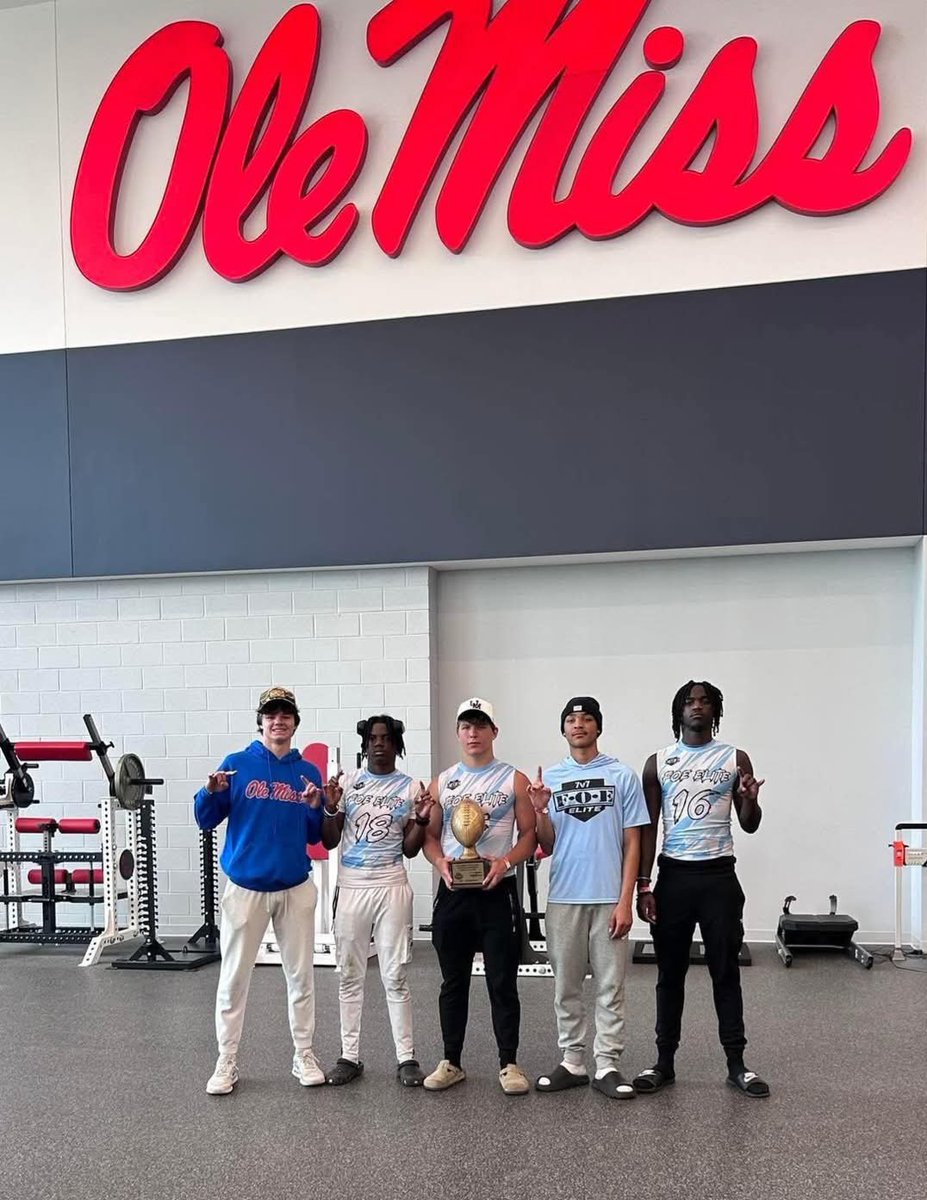 Big-time congrats to Hamshire-Fannett’s own Blake Broussard, Pierce Pirtle, Dwayne Long, Maliki Adams, Isaiah Reed and their FOE Elite 18U National squad for going 7-0 and bringing home the hardware from Mississippi all the way back to the Lone Star State!
(Thread)