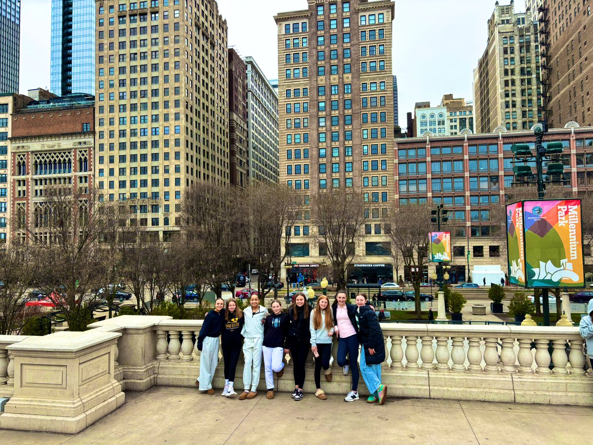 TimCarpenter84's tweet image. The Ohio Elite SA girls played up in Crown Point and at Valparaiso, winning both games! Spent quality time in Chicago together taking in the city, eating pizza, and loving life! Great group of girls and parents!