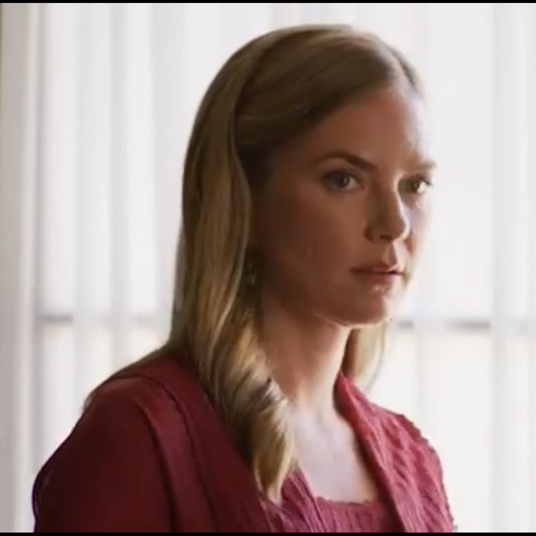 Gotta love a Mountie Meet Cute!  😉

#WhenHopeCalls #Hearties #Hopefuls #DonoFANS <a href="/cindy_busby/">Cindy Busby</a> #ChristopherRussell <a href="/TrevDon/">Trevor Donovan</a> <a href="/GAfamilyTV/">Great American Family</a> <a href="/PureFlix/">Pure Flix</a> <a href="/billabbottHC/">Bill Abbott</a>