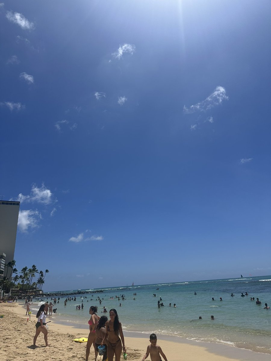 wiintrszn's tweet photo. Birthday get away! 🛬🎉🌊💙 #Hawaiianvibes https://t.co/aUWAWlgq9R