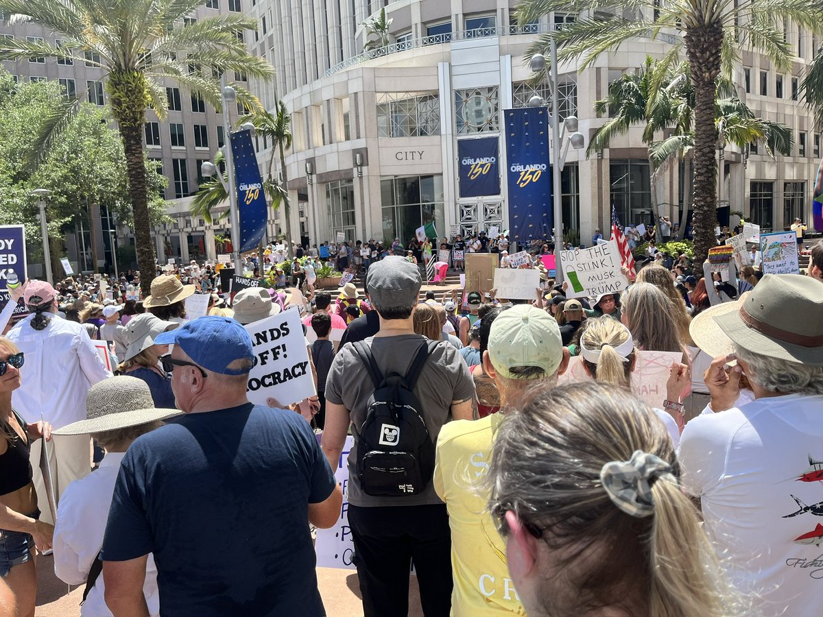 MsB0069's tweet image. What better to do than be out in the FL 90° heat, nothing!!!
#HandsOff #HandsOff2025 #DemocracyWins #HandsOffOrlando #FightForDemocracy