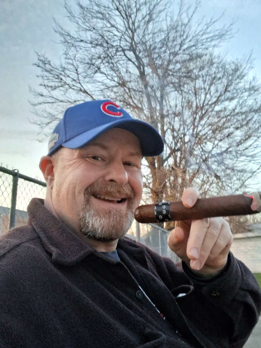 Outside on this nice Sunday evening smoking me a cigar, smoking me an Asylum 13, 8x80. I feel awesome . 😀 #cigars #cigarlife #cigaraficionado #cigarsociety #cigarsmoker #cigarlifestyle #cigarlover #cigarnation #asylum13cigars #cigarmaster #cigarman #brotheroftheleaf #botl
