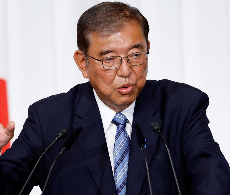 WatcherGuru's tweet image. JUST IN: 🇯🇵🇺🇸 Japanese Prime Minister says he's ready to visit the US to negotiate tariffs with President Trump.