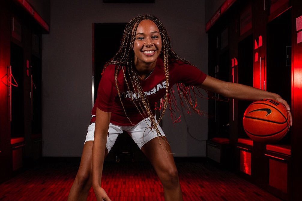 BREAKING: Arkansas transfer Phoenix Stotijn has committed to Indiana, sources told <a href="/On3sports/">On3</a>. 

The 5-9 freshman averaged 7.2 ppg this season. 

TRACKER: on3.com/her/news/on3-2…