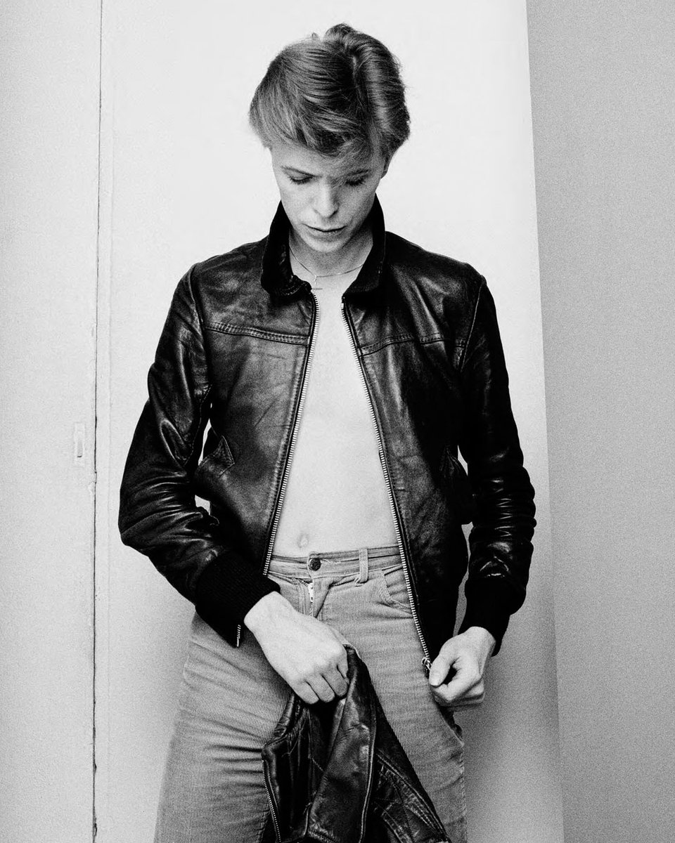 “Leather, leather everywhere…”

Another Masayoshi Sukita shot taken in April 1977 during the session that produced the cover image for "Heroes".

Sukita talks about David’s visit in Speed of Life: bit.ly/BowieSukitaSOL

+ - + - + - + - + - + - + - + - + - + - + - + - + - + - +