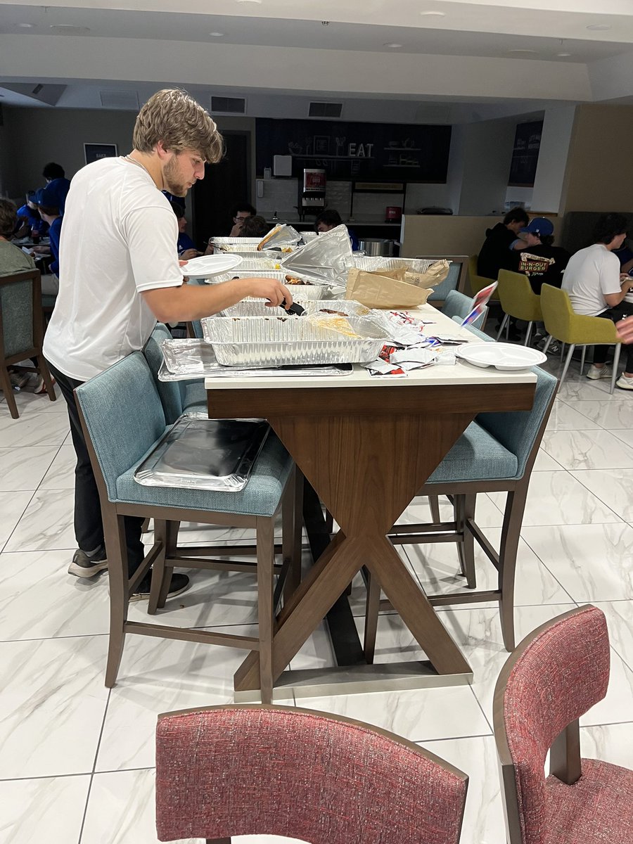 Wanna shout out <a href="/Famous_Daves/">Famous Dave's</a> bbq for taking care of us tonight in KC. Highly recommend for any team or large group.