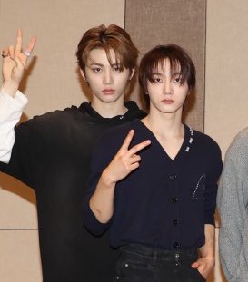 kkeomchiz be like: what's personal space??