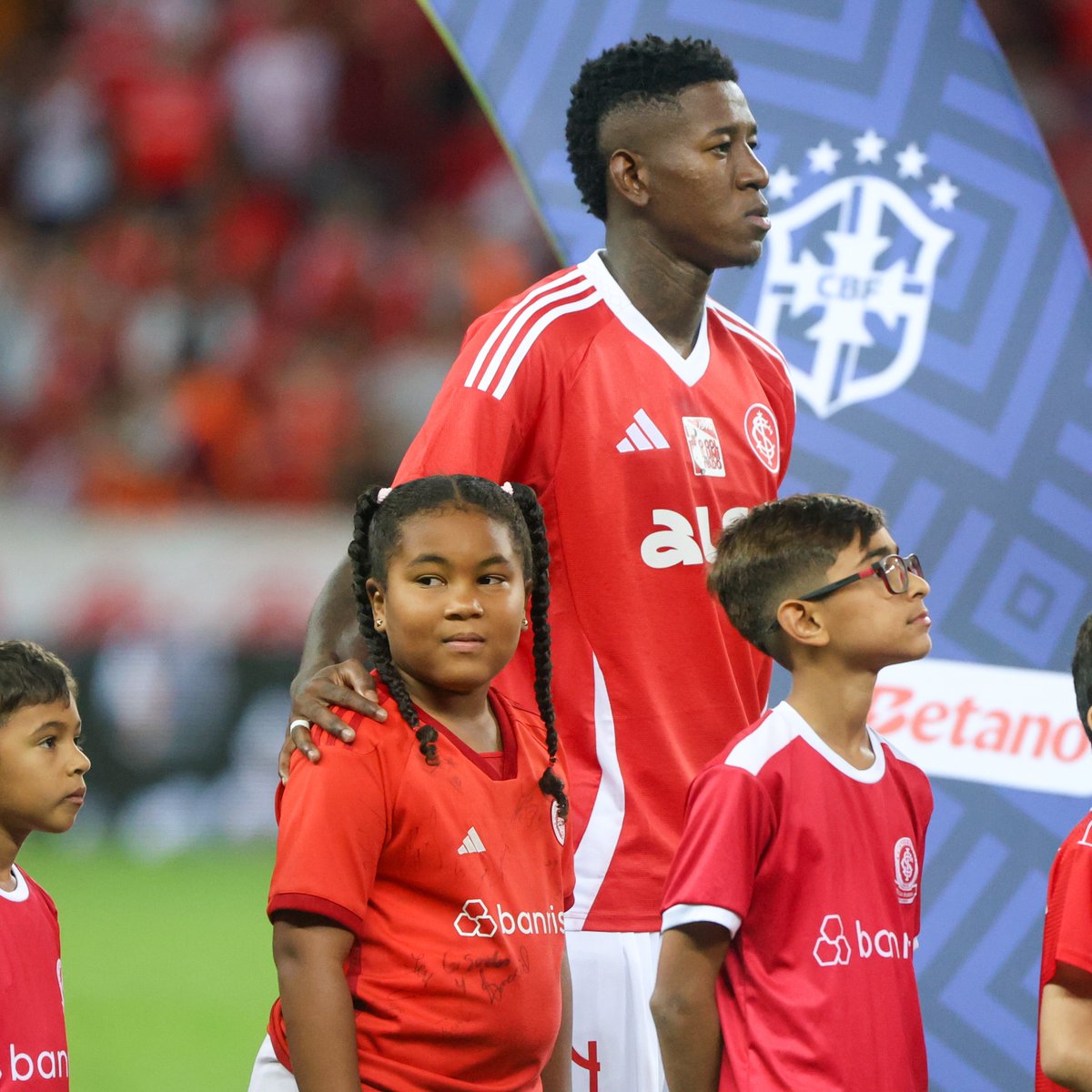 🗣️ VAMO, VITÃO! VAMO! 
TU É O MELHOR ZAGUEIRO DO MUNDO, MEU! 😡🔥

Que dupla! 🤏🥰