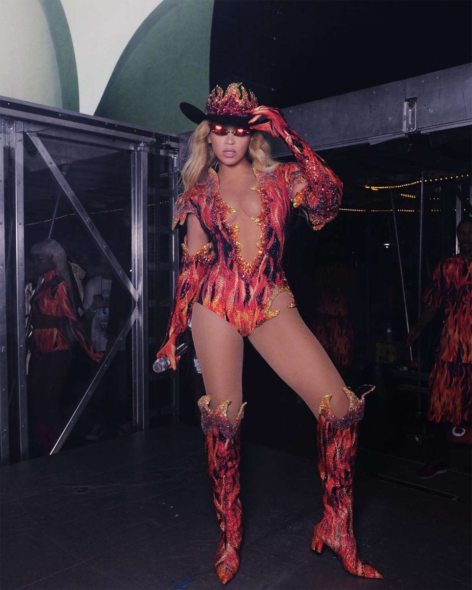APeachyTree's tweet photo. Someone send me the link to buy the fabric @MercedesVarnado gear was made out of. I’m trying to do something for the cowboy Carter tour!!! https://t.co/Wfb1jYhjSs