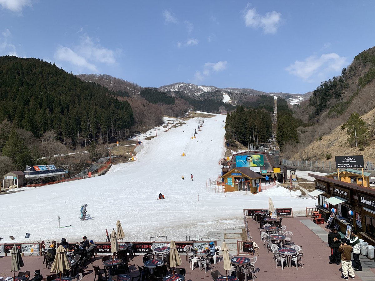 ✨✨はろはろ✨✨
4月7日の #めいほうスキー場 まだまだ楽しめますよ〜⛷️🏂
今日は風が強く冷たい🧊しっかり対策をしてゲレンデへGO💨💨

#DJえめ は既にbrunch完食😋
カレーうどんをいただきました。この後は眠気🥱との戦いか⁉️勝ってみせるっっっ‼️

#めいほうDJ
#中安えみ子