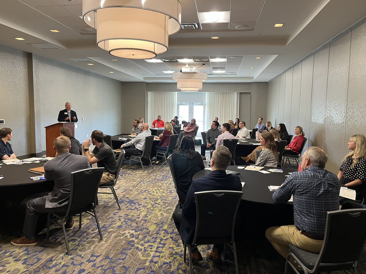 Unk_EDAD's tweet image. Principal Practicum Day 1! Thank you Dr. Steele and Dr. Chism for presenting to our group.
Also a HUGE thank you to alumni Sam Stecher and Franklin Covey for hosting dinner for our students!