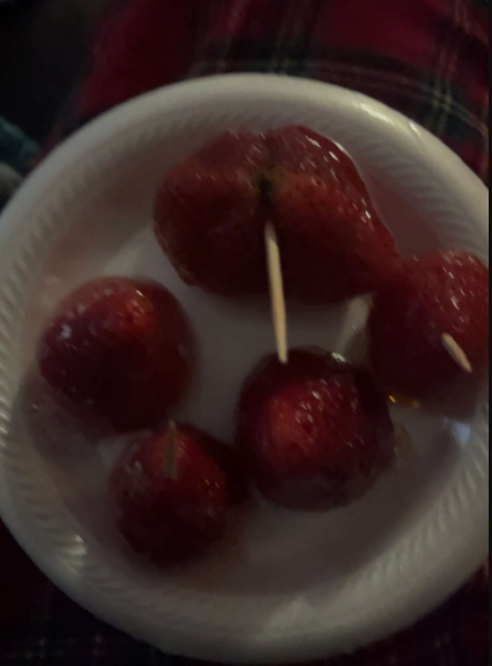 Txchqt's tweet photo. just tried to make these tanghulu strawberries ts good asf (lowkey good stream idea) https://t.co/gw3MZFEd8Z