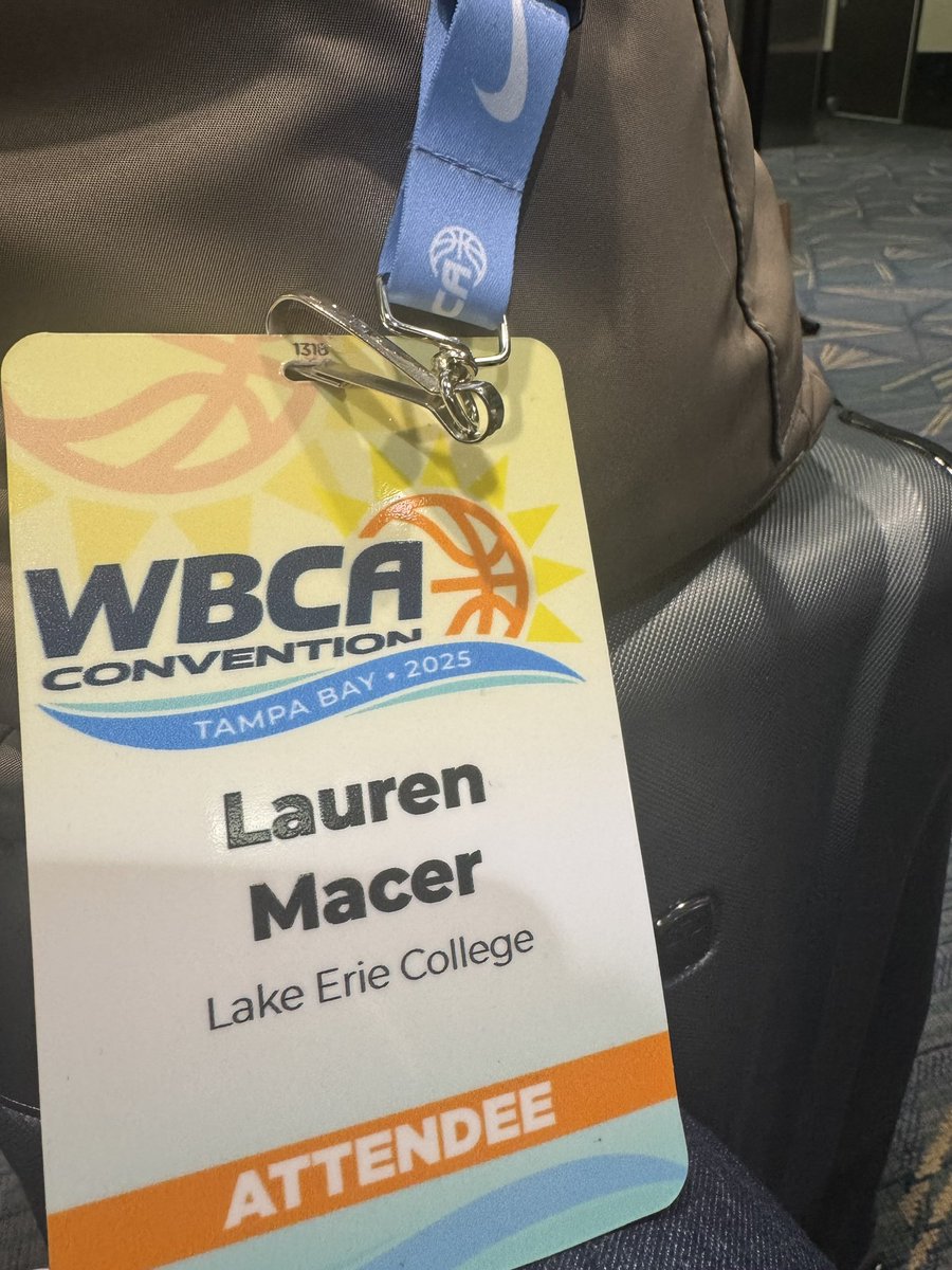 Lauren Macer tweet media