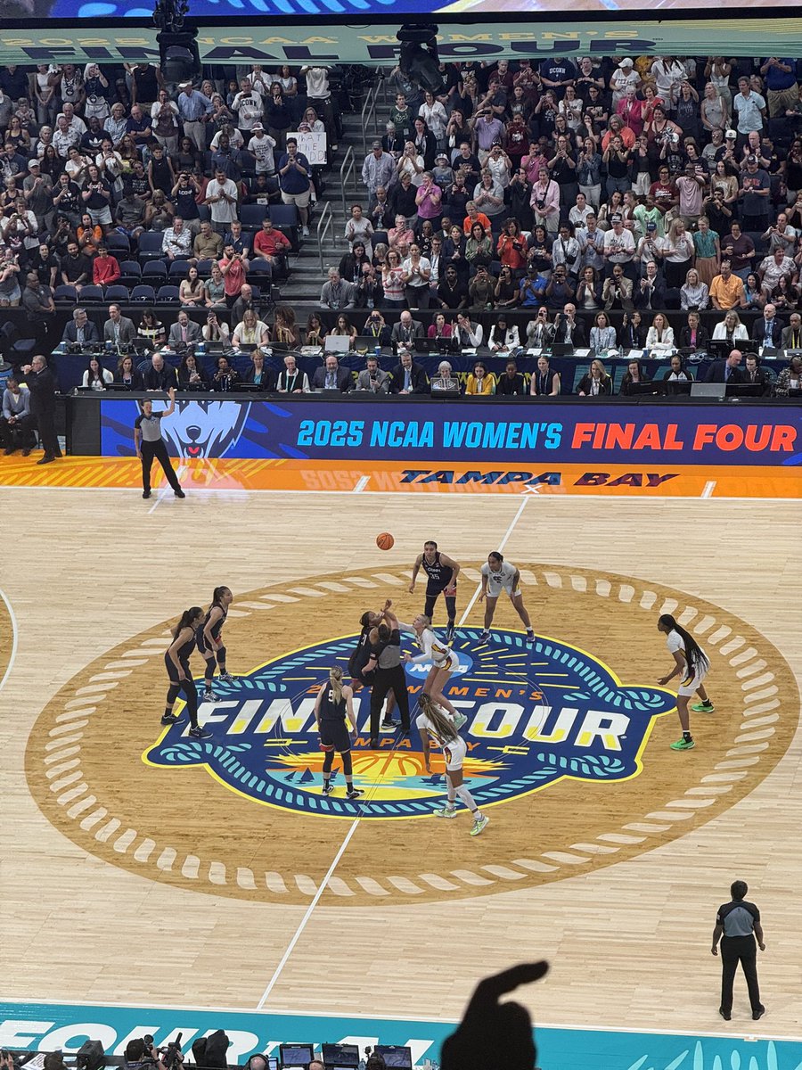 Lauren Macer tweet media